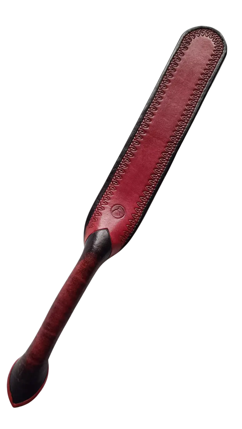 Spankingová lžíce, neboli plácačka ze silné hovězí kůže s červenočerným dekorem a raznicí. Cena 3500 Kč